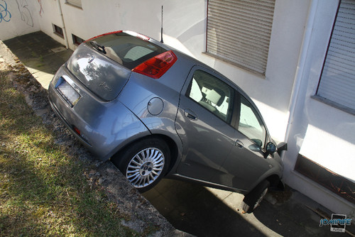 Acidente de carro caiu num buraco (Figueira da Foz