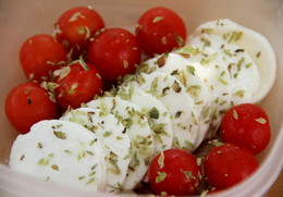 tomate cherry, queijo fresco_Põe-te na linha.jpg tomate cherry, queijo fresco_Põe-te na linha.jpg