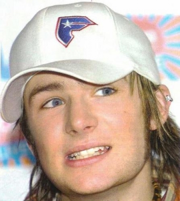 Harry tem um piercing na língua.