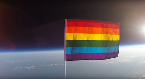 bandeira LGBT no espaço.png