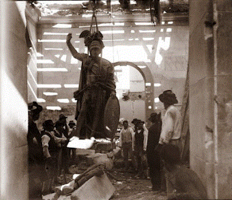 o porto sendo apeado do antigo edificio dos paços