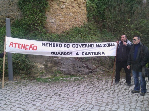 Membros do governo na zona, guardem a carteira