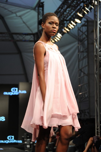 Vestido por Augustus