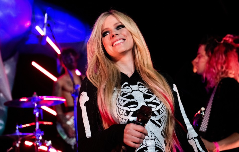 AvrilLavigne-newsingle-news.jpeg
