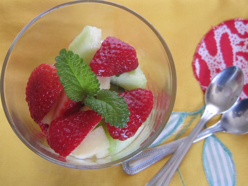 Salada de Frutas com Erva-cidreira