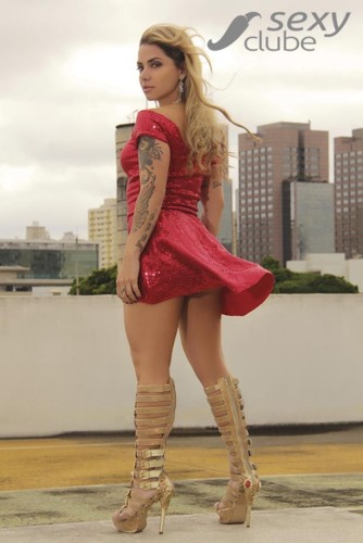 Julia Menezes 3.jpg Julia Menezes 3.jpg