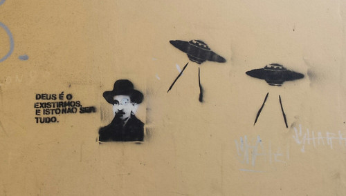 grafiti deus fernando pessoa