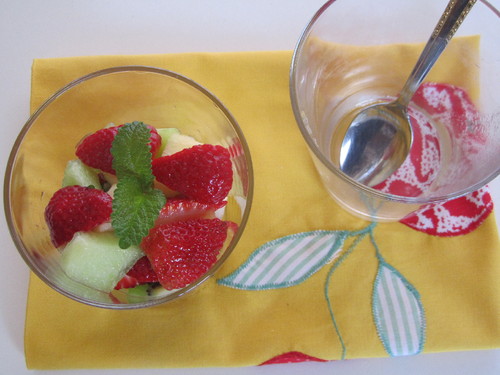 Salada de Frutas com Erva-Cidreira