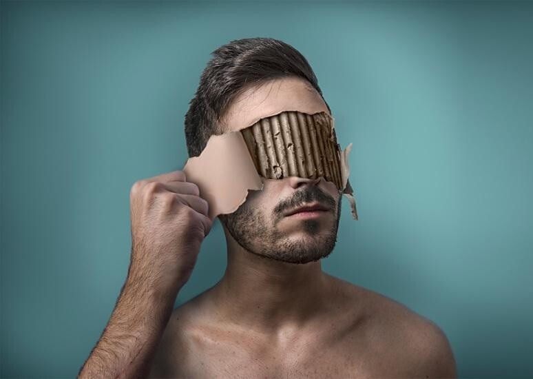 FaceDestapaOlhos.jpg