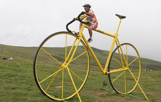 BicicletaGrandeMasSemPedaisNaoAnda.jpg