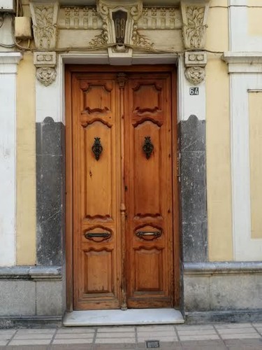 Porta em Badajoz.jpg