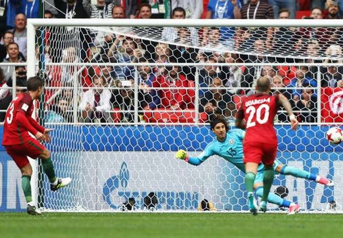 adrien-silva-cropped_rcg38wncb8f119i2prk3lixs0.jpg