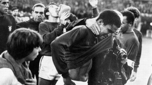 2018-06-30 Eusébio chora 1966.jpg