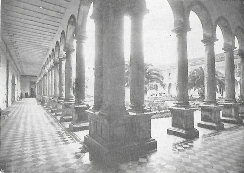 Colégio das Artes pátio.jpg Colégio das Artes pátio.jpg