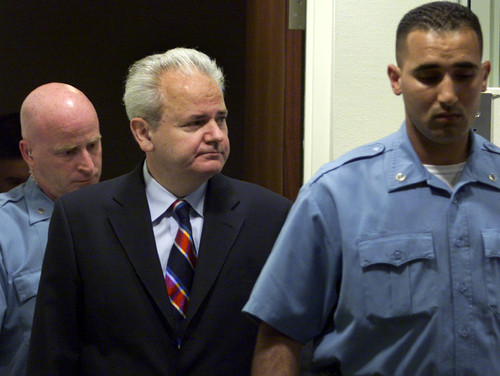 Slobodan Milosevic_prisão 2001-04-01 Slobodan Milosevic_prisão 2001-04-01