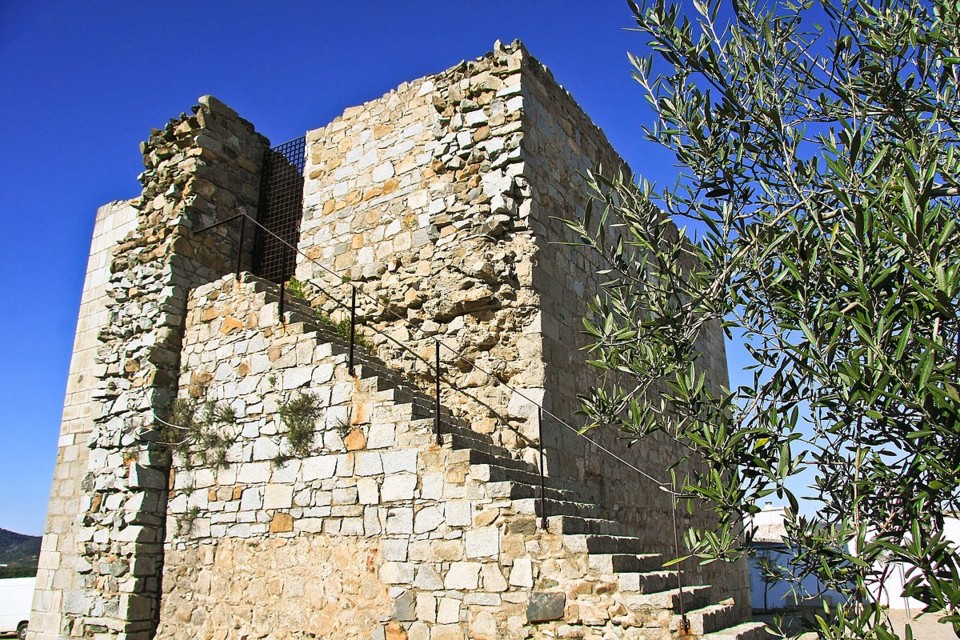 1200px-Castelo_da_Vidigueira_-_Portugal_(365490203