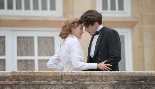 Alicia e Julio - personagens principais de Gran Hotel