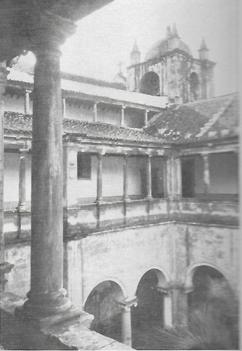 Colégio de N. Senhora do Carmo claustro.jpg Colégio de N. Senhora do Carmo claustro.jpg