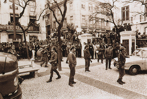 25_abril_manif_tropa.jpg 25_abril_manif_tropa.jpg
