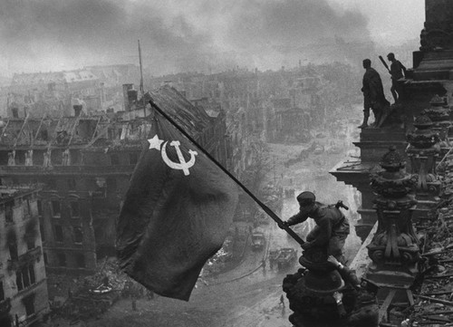Soldado Bandeira URSS Reichstag Berlin 1945 Soldado Bandeira URSS Reichstag Berlin 1945