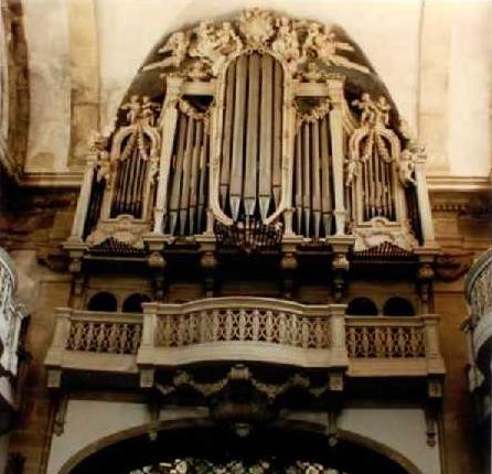 Mosteiro de Lorvão. órgão.jpg
