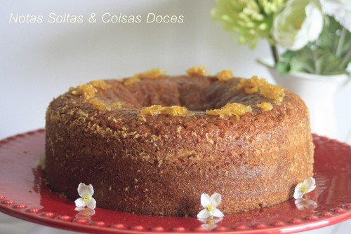 Bolo de coco e figos secos