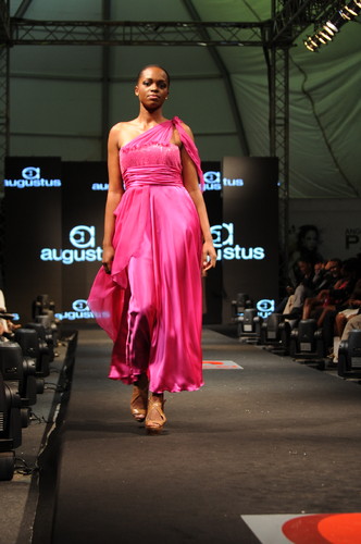 Vestido por Augustus