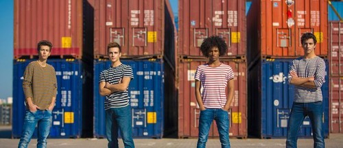 LIKE US Like Us no Sabadabadão e em sessão de autógrafos Os Like Us , nova sensação da pop portuguesa, continuam a promover o seu disco de estreia e os números são cada vez mais impressionantes: cada um dos seus vídeos no YouTube já conta com quase 200 mil visualizações cada, a sua página no Facebook está a chegar aos 20 mil seguidores e o álbum já atingiu o sétimo lugar na tabela dos mais vendidos. Depois da presença no BIGGS Talent, os Like Us anunciam agora a sua primeira presença televisiva em canal aberto: os Like Us vão estar no programa Sabadabadão, da SIC, a 28 de junho. Os Like Us vão dar uma sessão de autógrafos aos fãs no dia 6 de julho na Worten Vasco da Gama, às 18h30, em Lisboa. Recorde-se ainda que os Like Us deram há poucos dias o seu primeiro concerto: a banda atuou no Coliseu de Lisboa, na primeira parte dos R5, que trouxeram recentemente a sua
