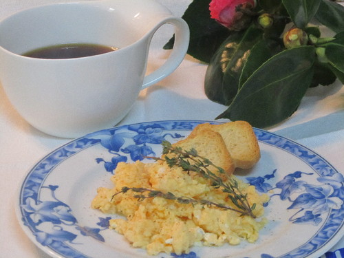 Ovos com Tomilho e Queijo Creme