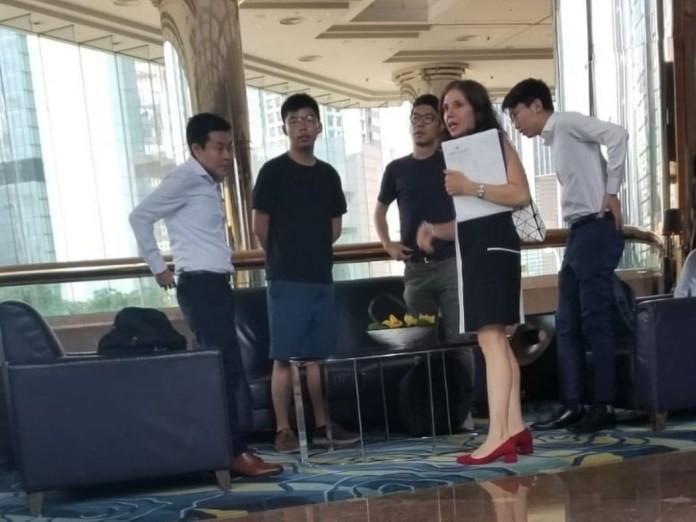 Joshua Wong and personnel of US Consulate in HK. Joshua Wong and personnel of US Consulate in HK.