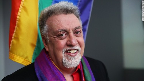 Gilbert Baker bandeira LGBT.jpg