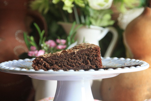 Fatia de bolo de chocolate e amêndoa