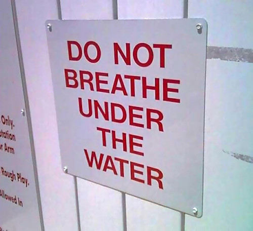 funny-stupid-signs-useless-pointless-11-571f374995