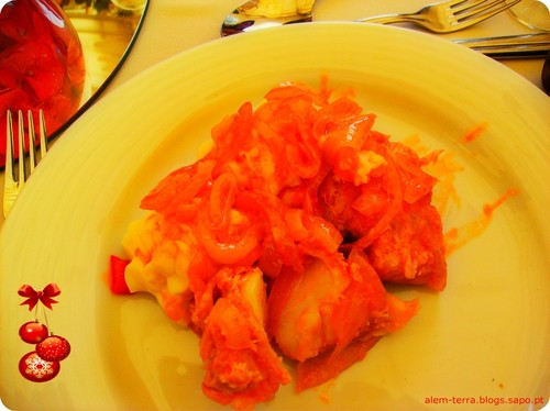 Um prato de bacalhau com espinhas.