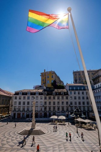 arco-iris bandeira CM Lisboa Fernando Medina.jpg