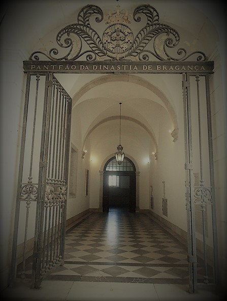 Entrada do Panteão da Dinastia de Bragança na ac