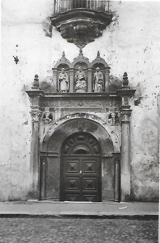 Colégio de S. Tomás, portal.jpg Colégio de S. Tomás, portal.jpg