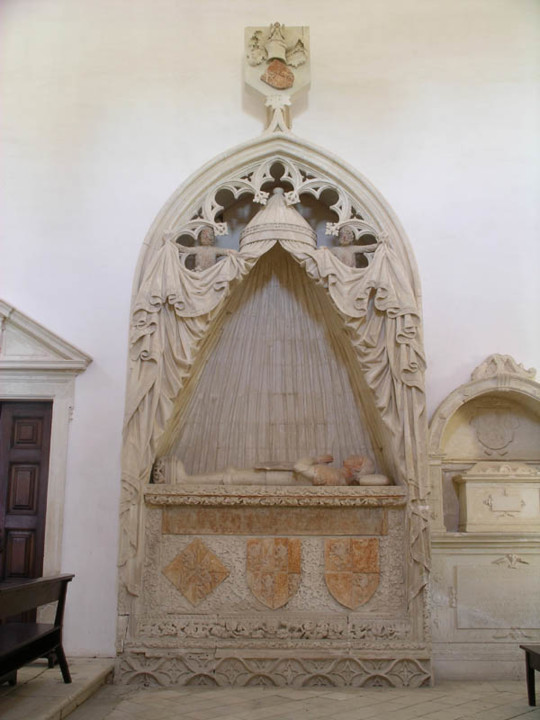 Mosteiro de S. Marcos. Túmulo de Fernão Teles de