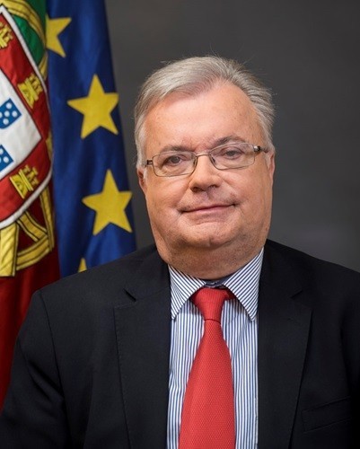 Retrato_oficial_Castro_Mendes.jpg Retrato_oficial_Castro_Mendes.jpg