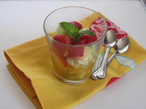 Salada de Frutas com Erva-cidreira