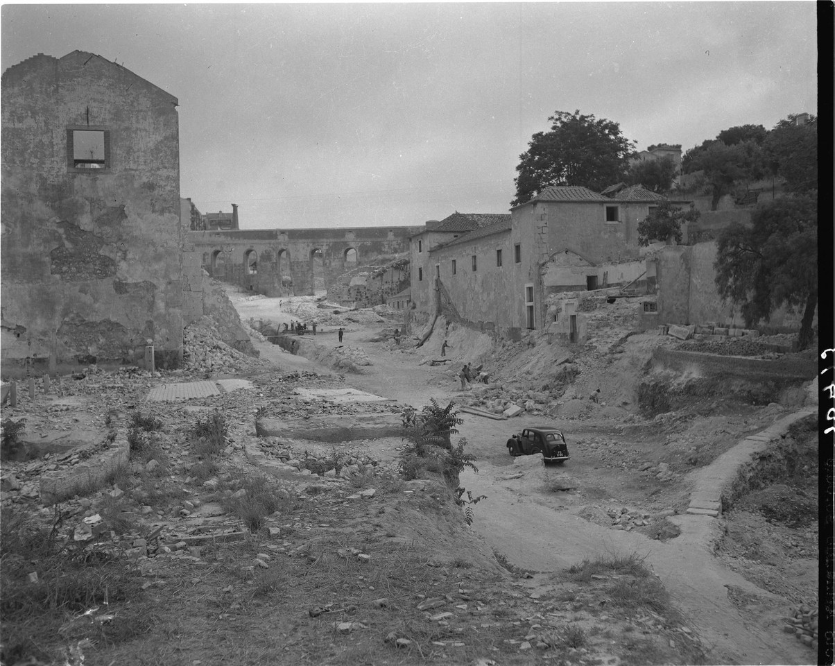 Demolição do Quartel da Cova da Moura, 1947, fot