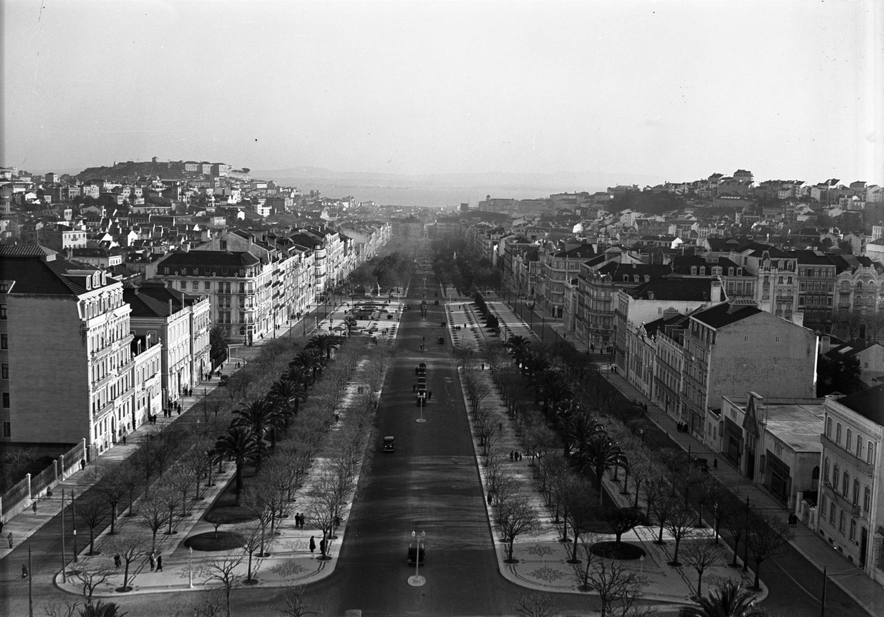 Panorâmica da avenida da Liberdade 1930.jpg Panorâmica da avenida da Liberdade 1930.jpg