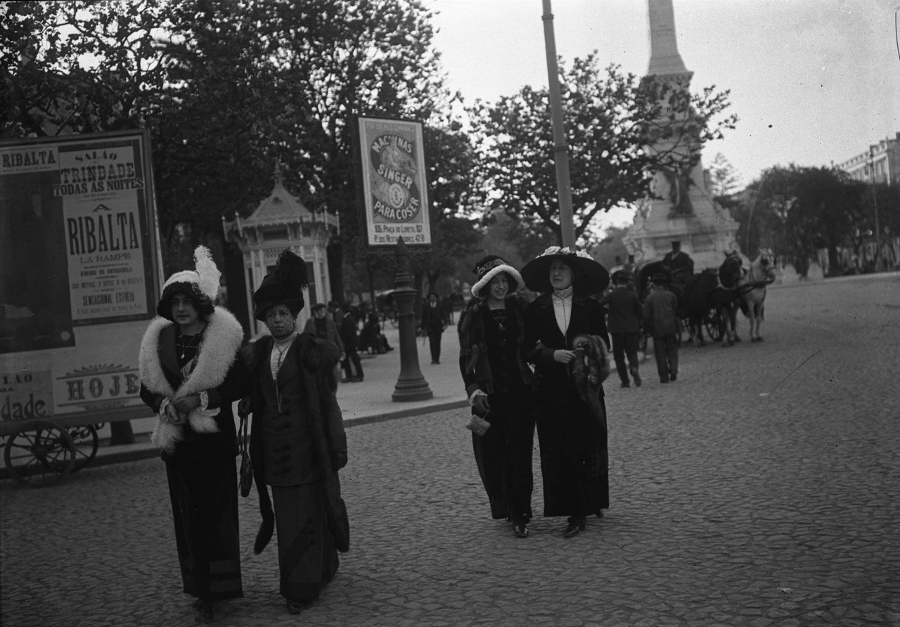 Lisboetas passeando na avenida da Liberdade, 1912,