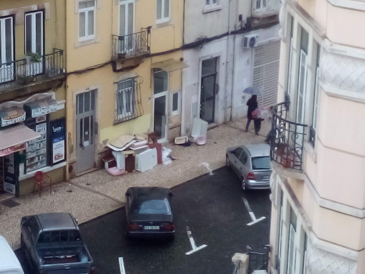 Entulho em 5 de Dezembro de 2025 às 9h04, S. Jorge de Arroios — © MMXXV