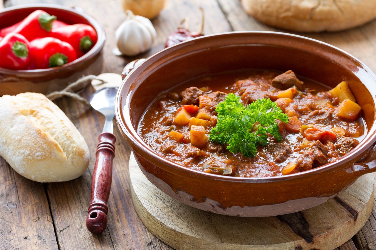 202_Hungarian-Goulash-Spicy-Kiss.jpg