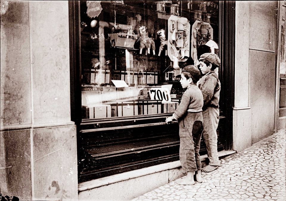 Algures numa rua de Lisboa em 1912, Joshua Benolie Algures numa rua de Lisboa em 1912, Joshua Benolie