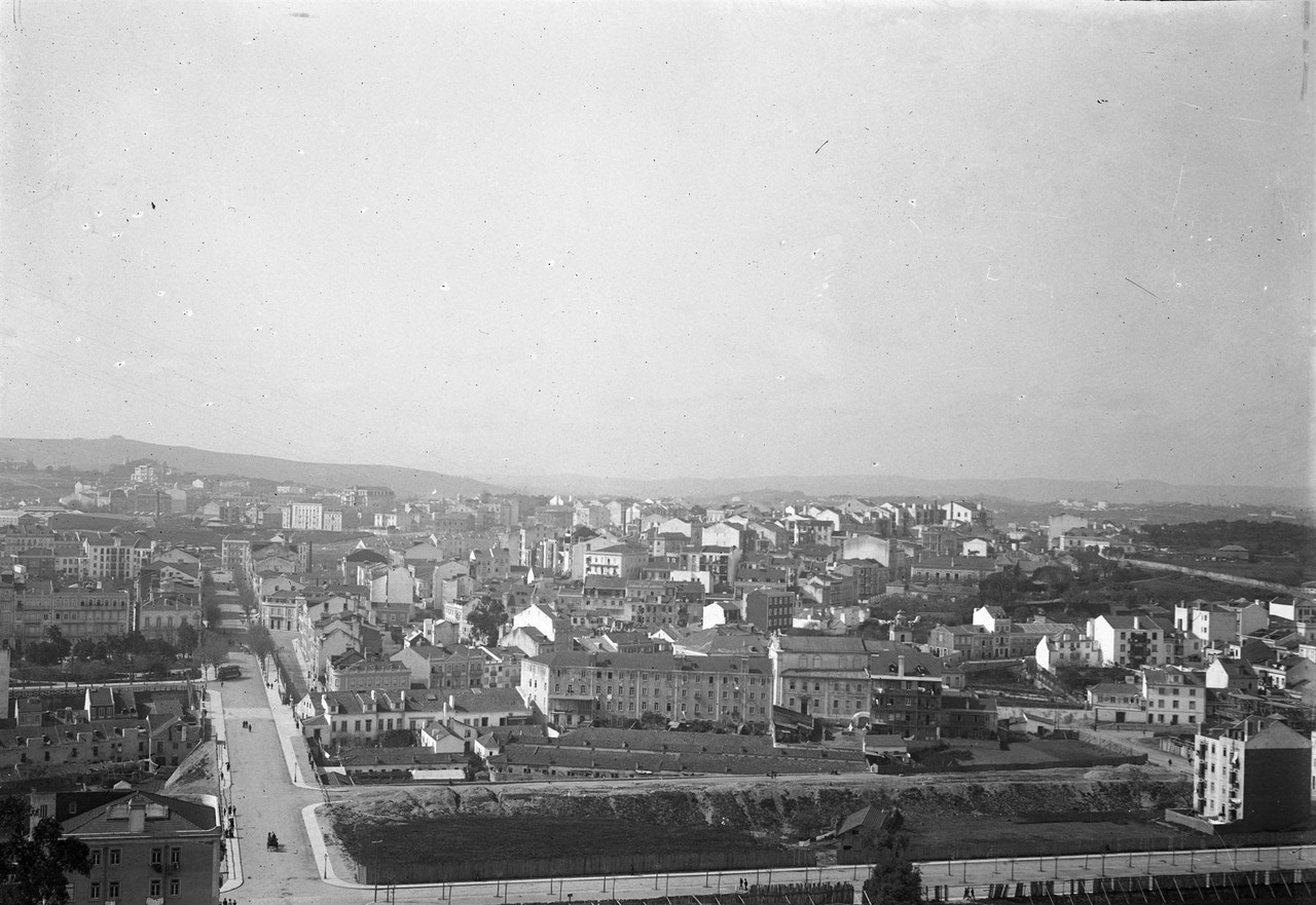 Panorâmica de Lisboa, vê-se a avenida Almirante 