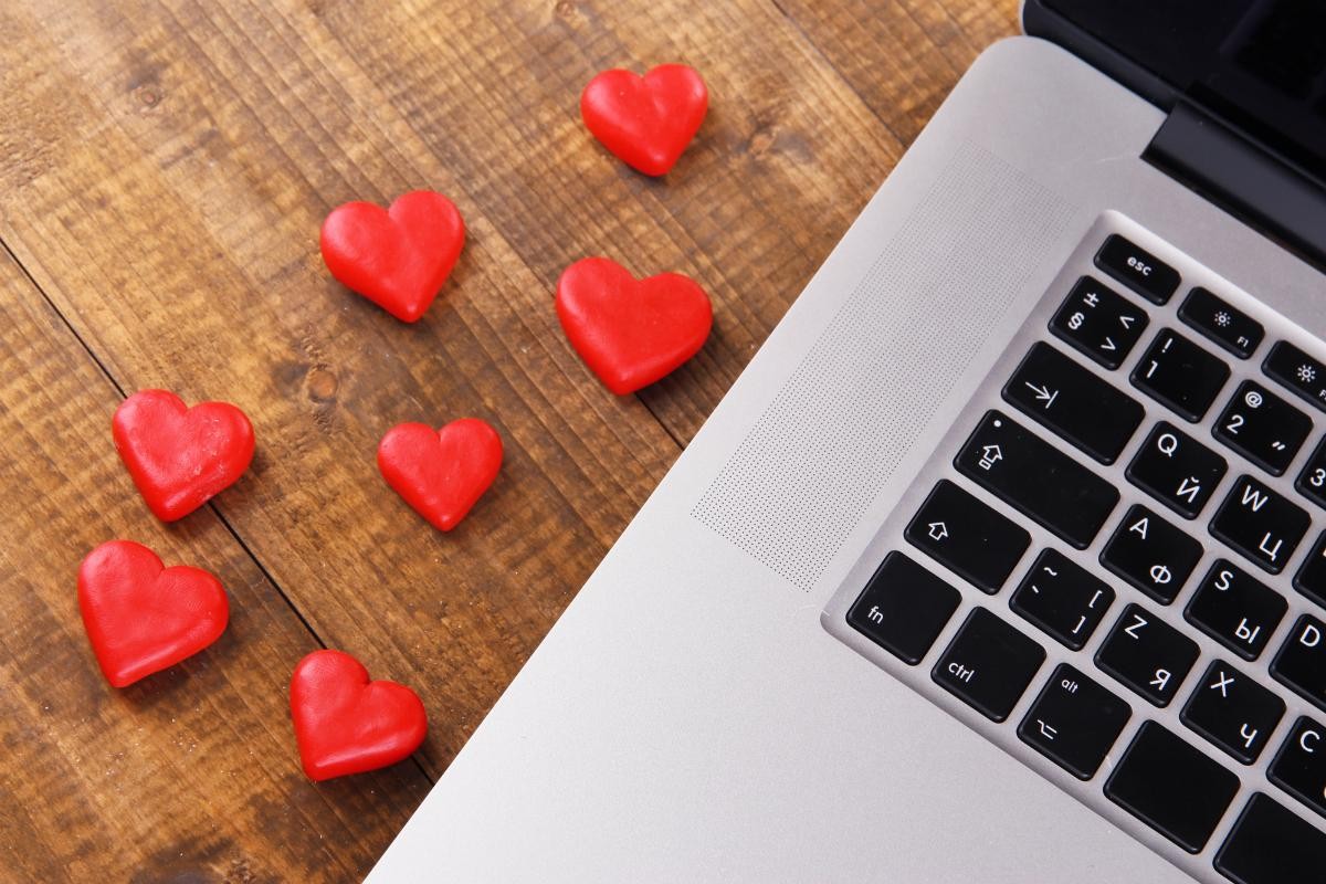Technology-romance-love.jpg Technology-romance-love.jpg