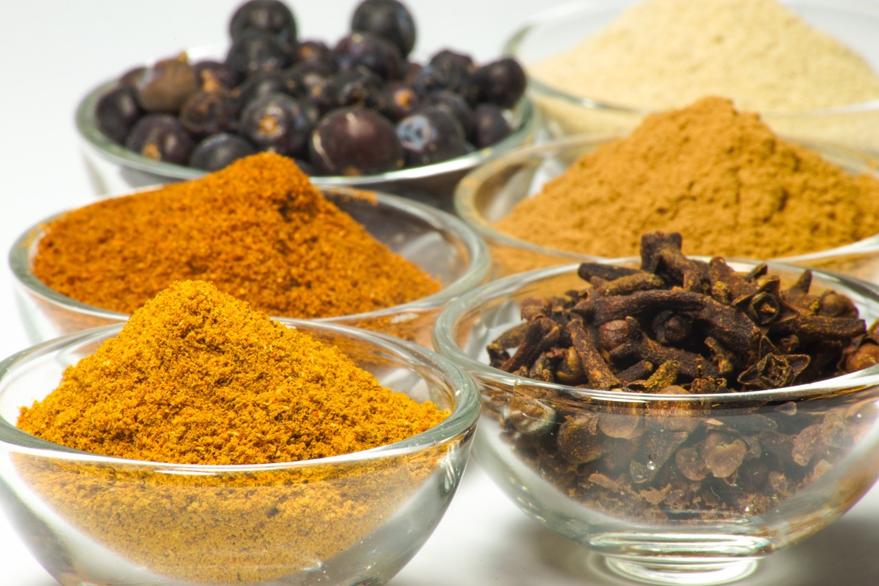 black-pepper-bowl-clove-45844.jpg