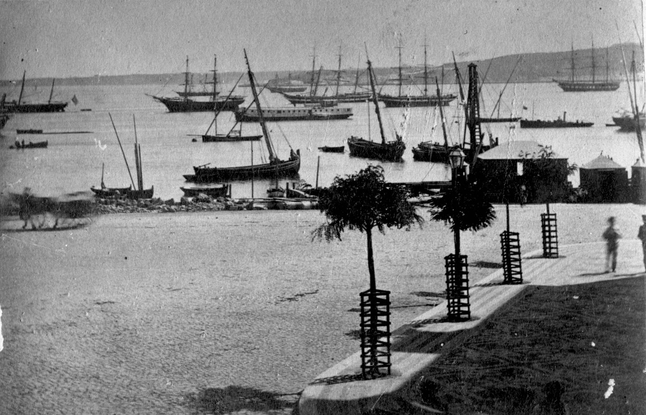Vista do Cais do Sodré, no Tejo onde se pode obse